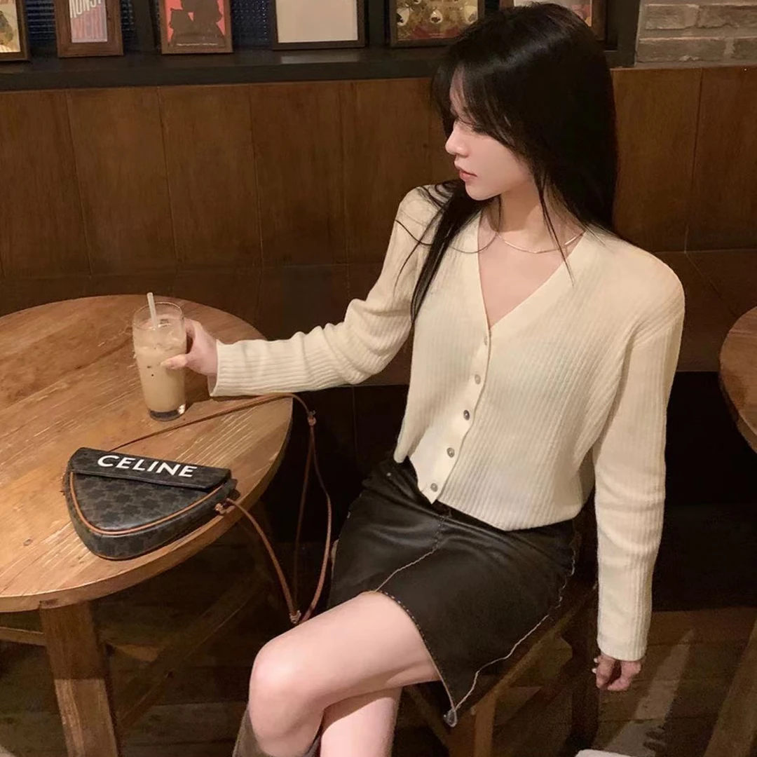 福利-拍下对应编码--春夏新款高级感纯色V领显瘦薄款针织开衫上衣