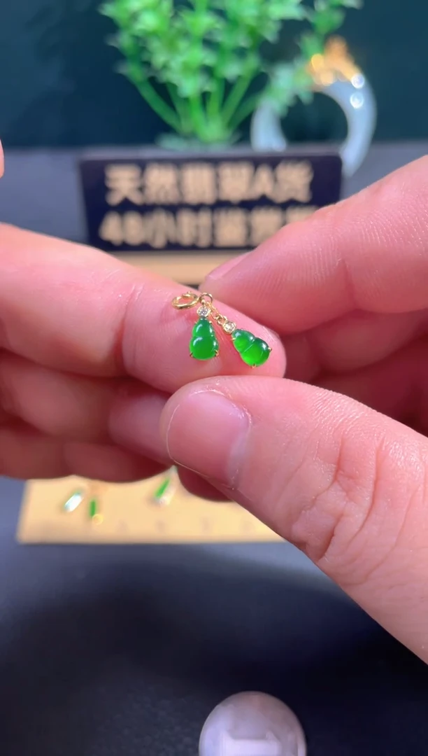 颈饰18K金镶嵌翡翠翡翠