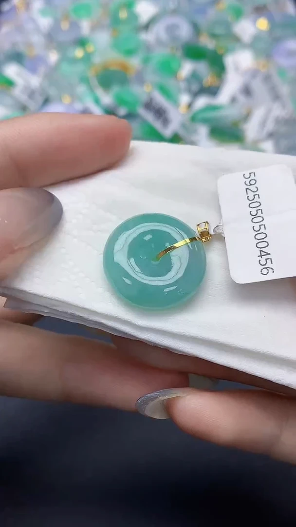 翡翠18K金镶嵌颈饰天然缅甸a货翡翠