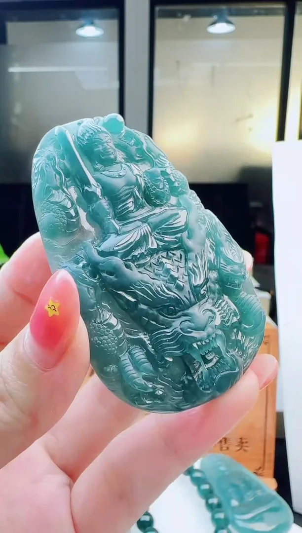 翡翠未镶嵌颈饰多样性发货其中一件