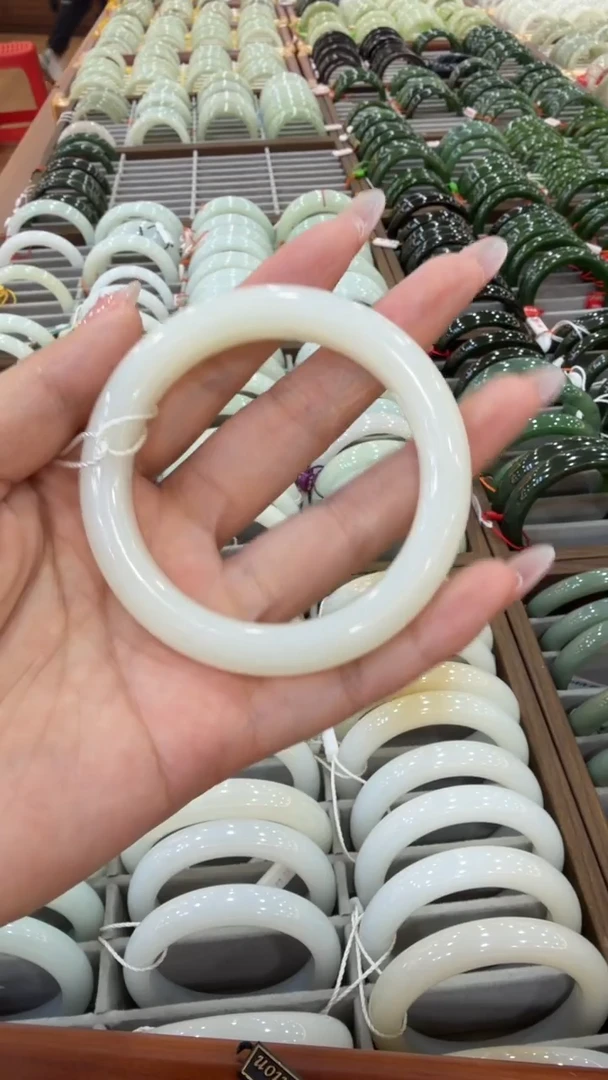 颈饰未镶嵌和田玉手镯57