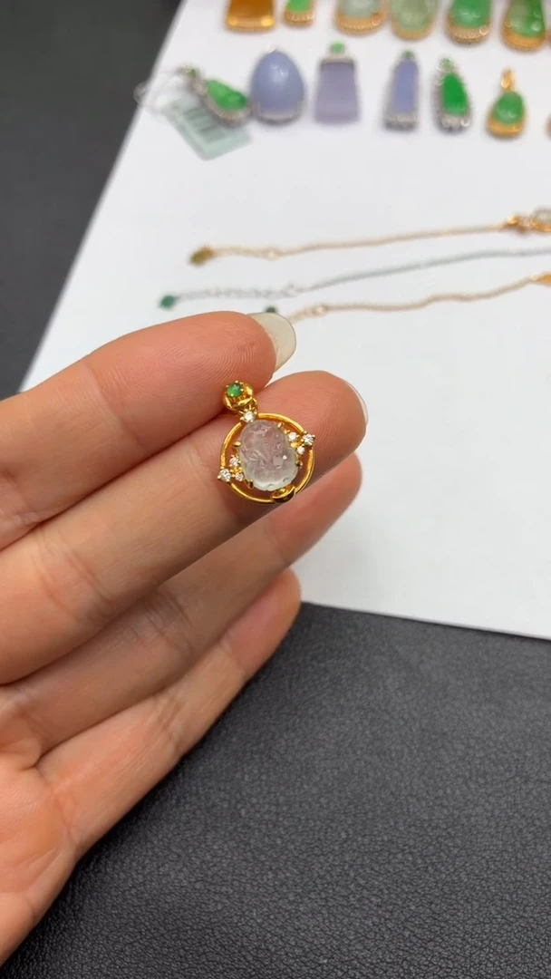 颈饰18K金镶嵌翡翠天然翡翠A货