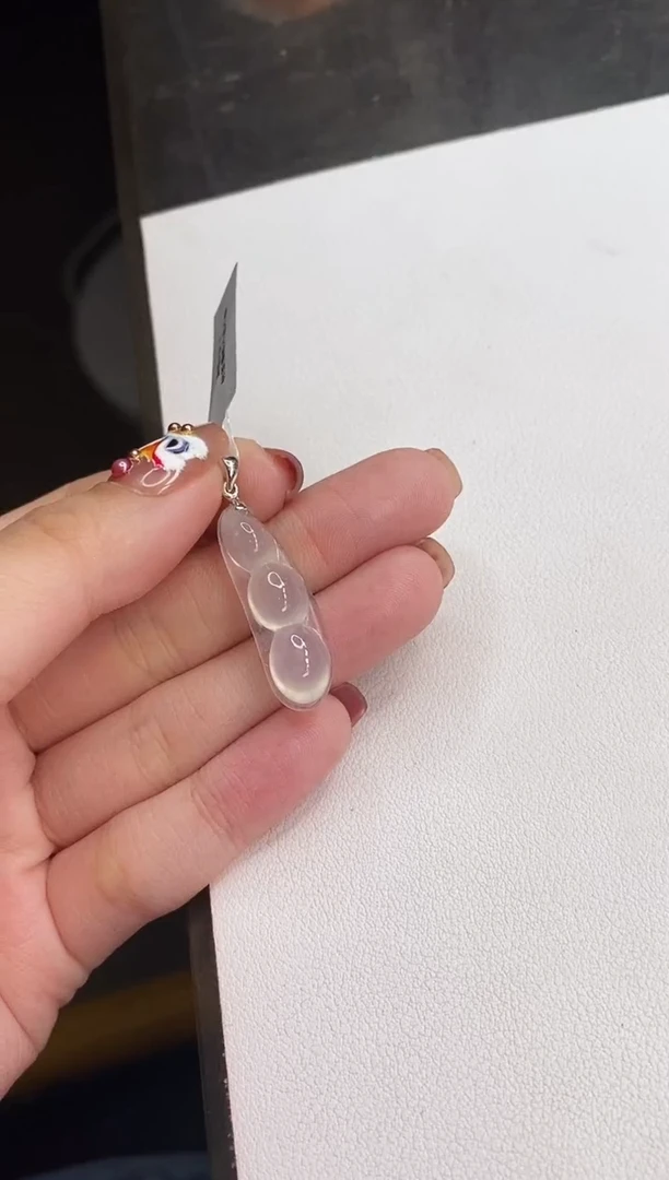 【闪购商品】翡翠颈饰18K金镶嵌福豆