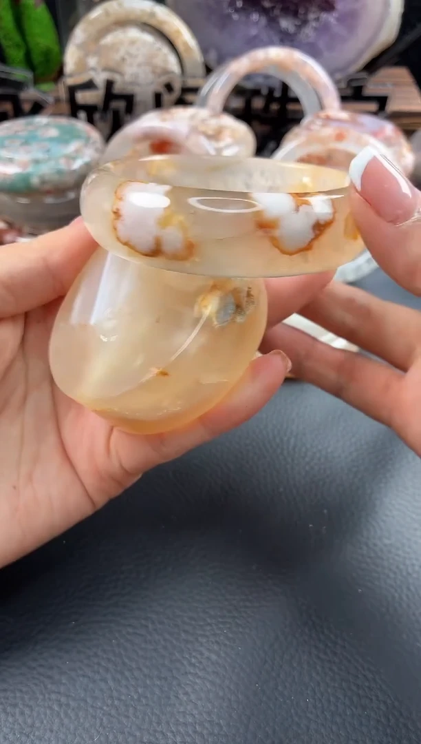 未镶嵌手镯（圆镯）石英质玉59
