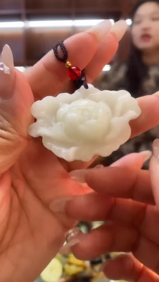 未镶嵌蛇纹石玉吊坠
