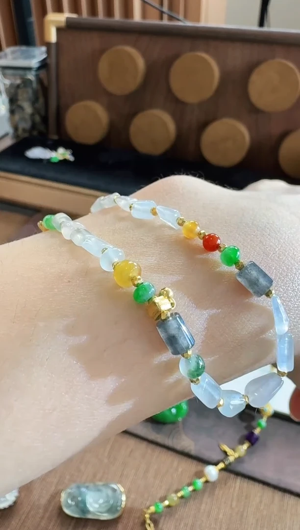 18K金镶嵌手链翡翠手链