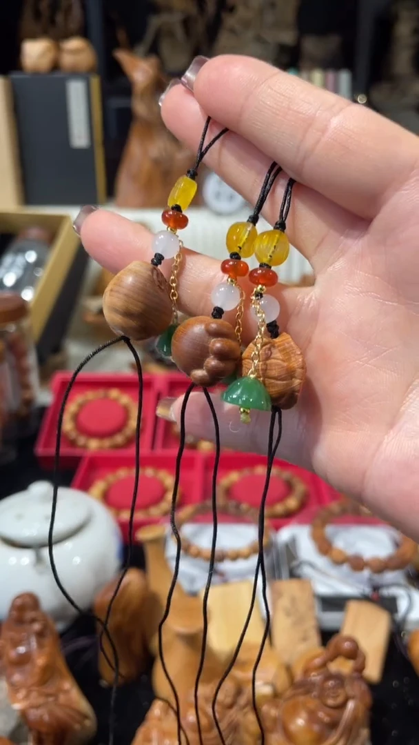 崖柏小吊坠太行崖柏陈化料黑油25元一个下单备注款式