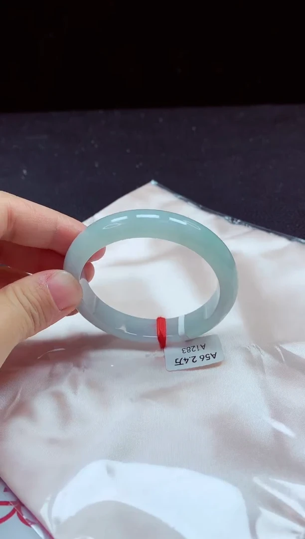 【闪购商品】翡翠手镯未镶嵌镯子56+