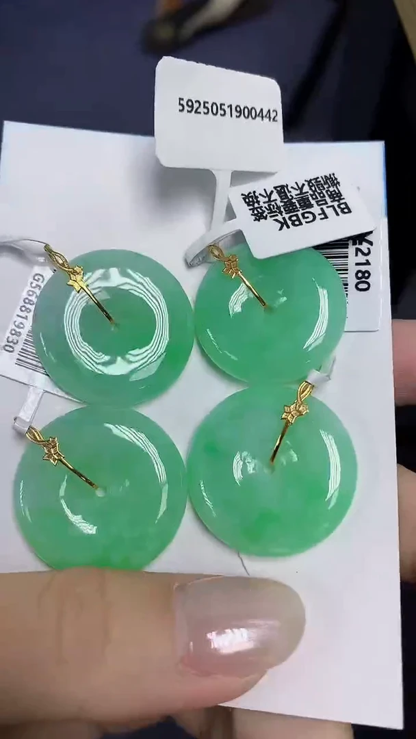 翡翠18K金镶嵌颈饰天然缅甸翡翠A货多样性发其一