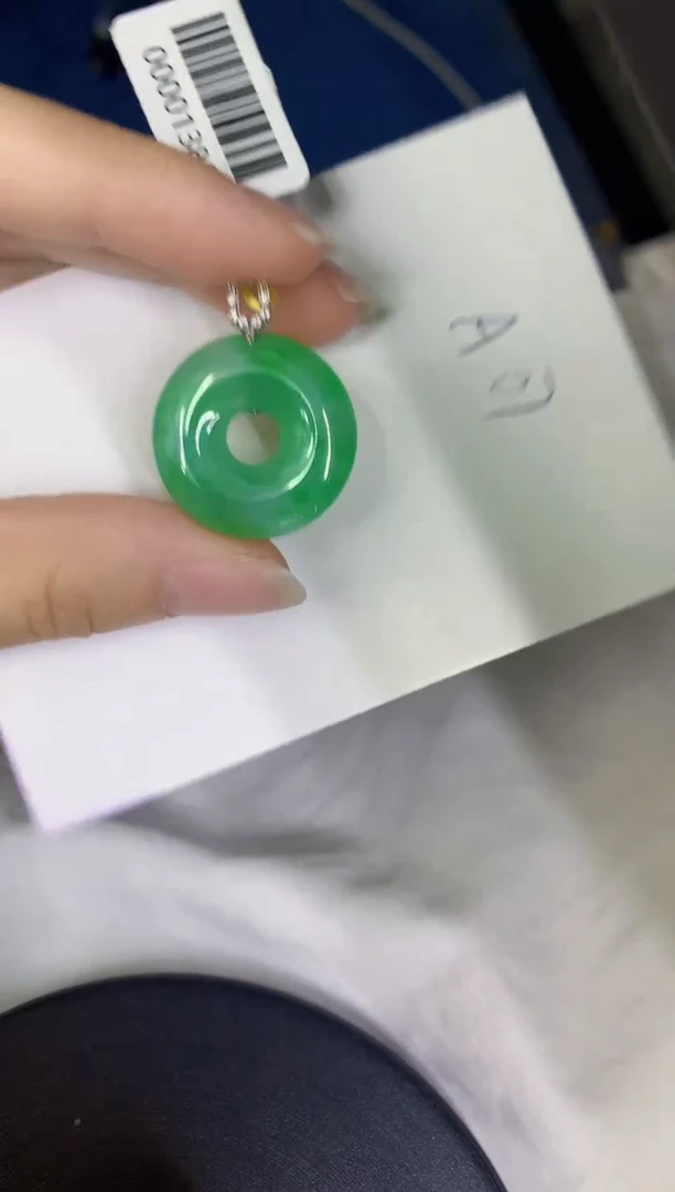 颈饰18K金镶嵌翡翠缅甸天然翡翠A货