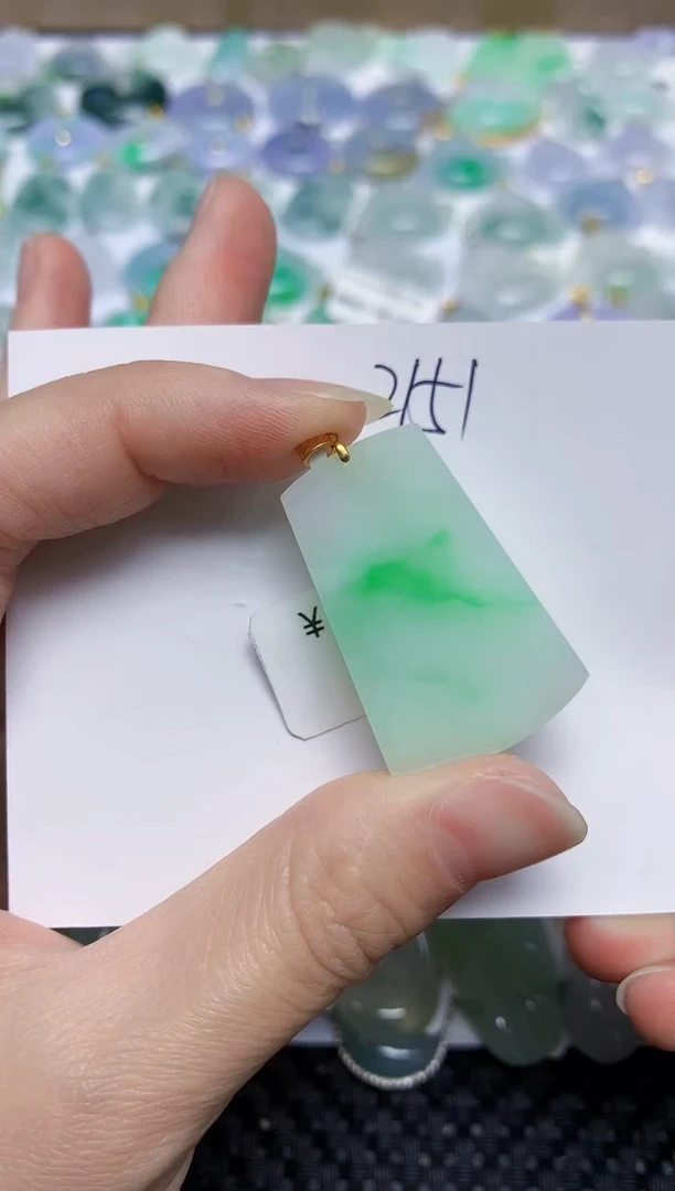 翡翠18K金镶嵌颈饰111111111111