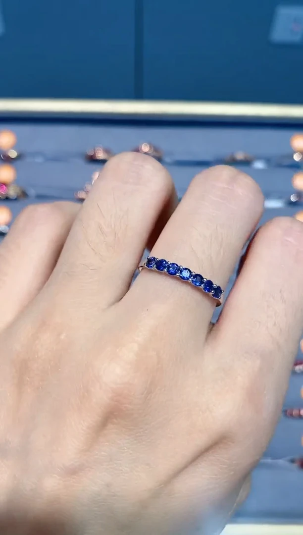 蓝宝石戒指18K金镶嵌戒指