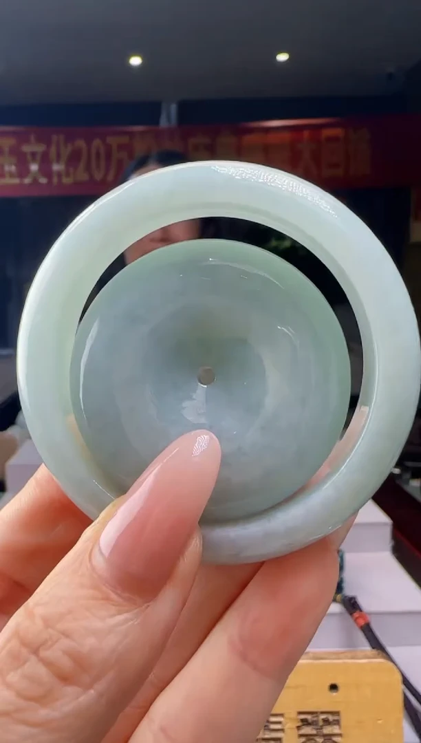 翡翠未镶嵌颈饰一套YJ@@WS1WX37329