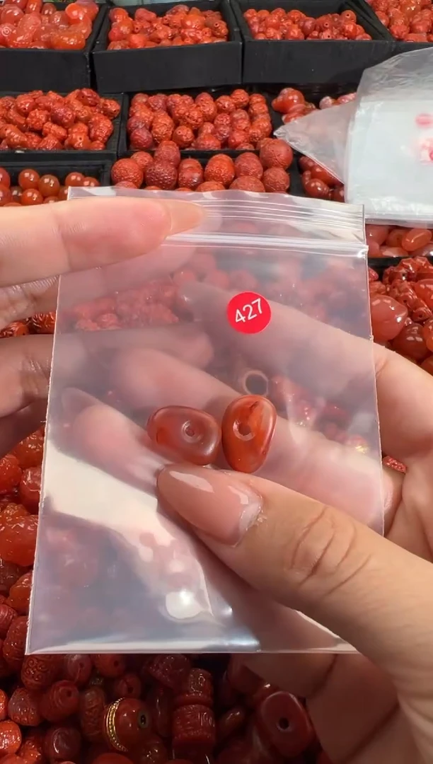 南红玛瑙未镶嵌颈饰1