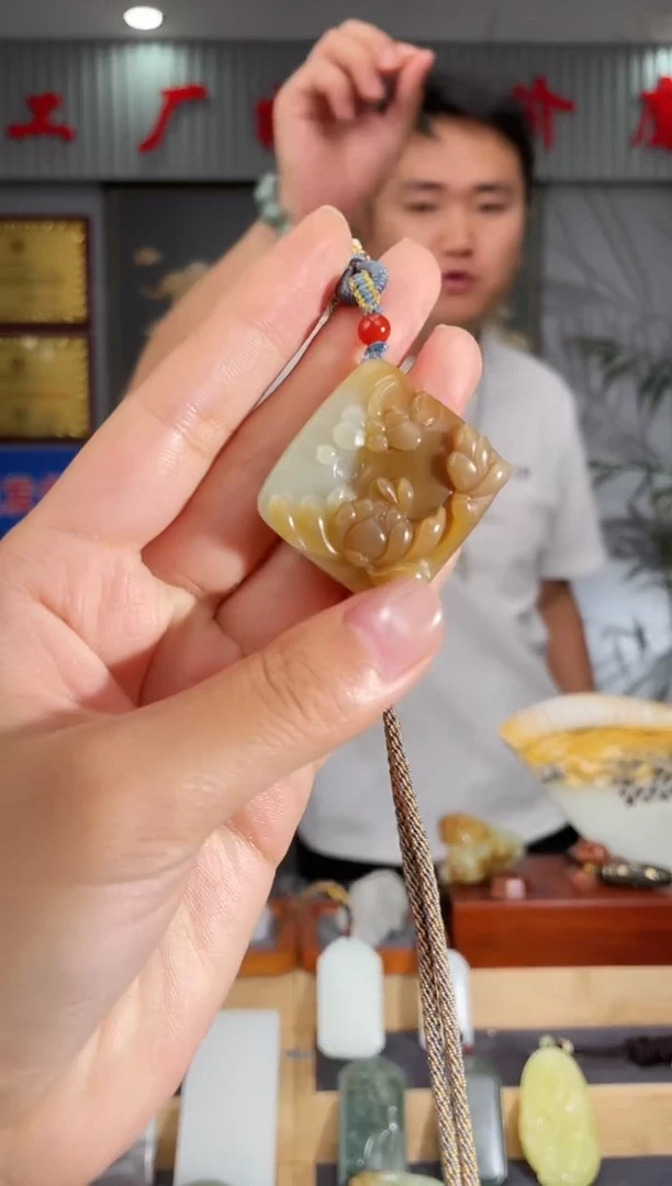和田玉未镶嵌颈饰1