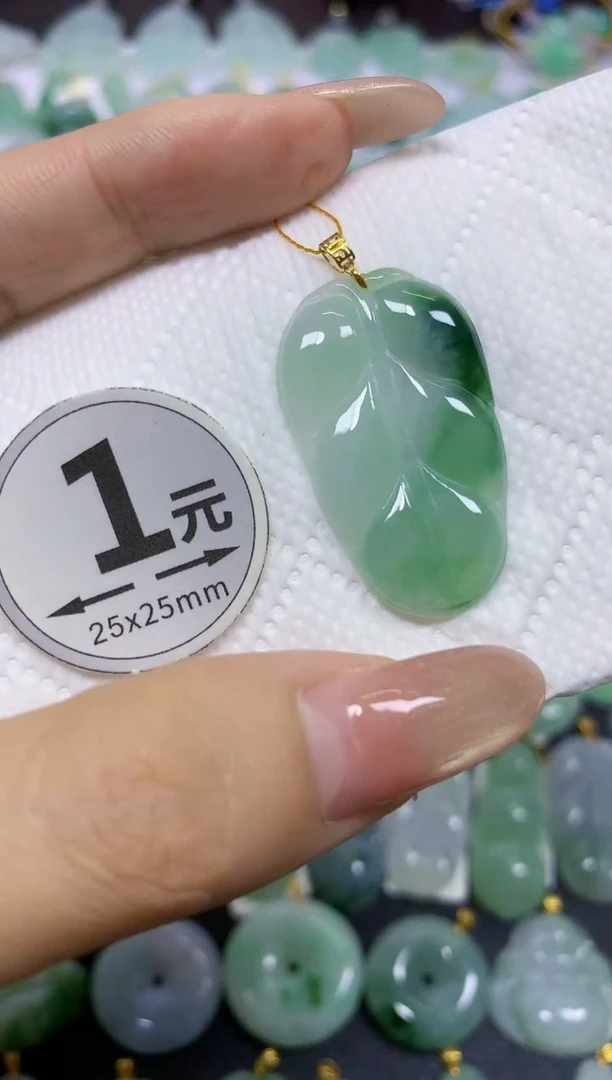 颈饰18K金镶嵌翡翠天然翡翠A货