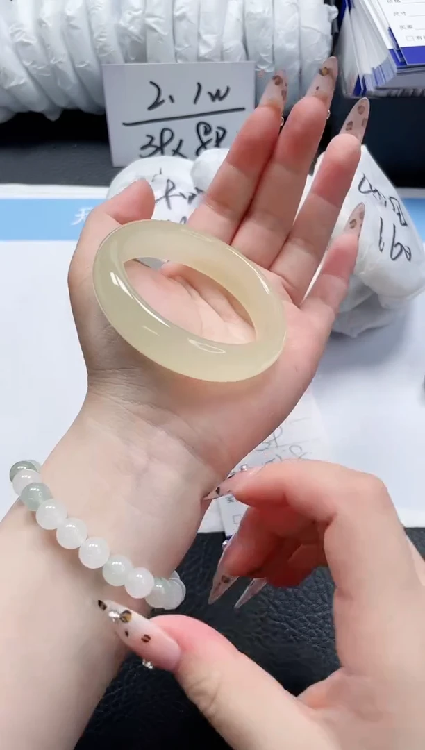 【闪购商品】石英质玉手镯未镶嵌117-53