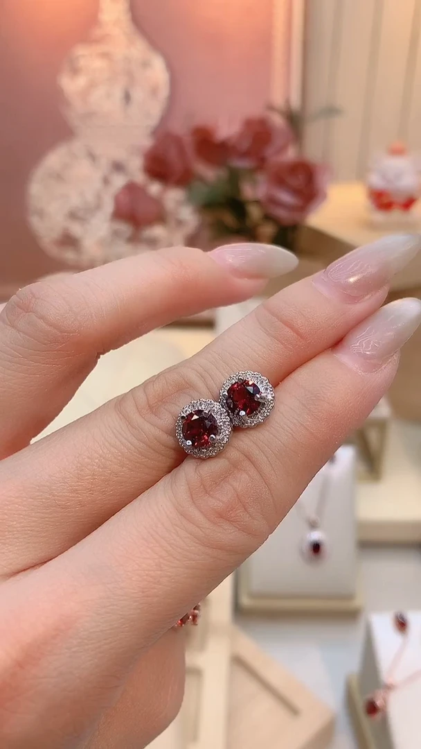 银S925镶嵌耳饰石榴石耳钉