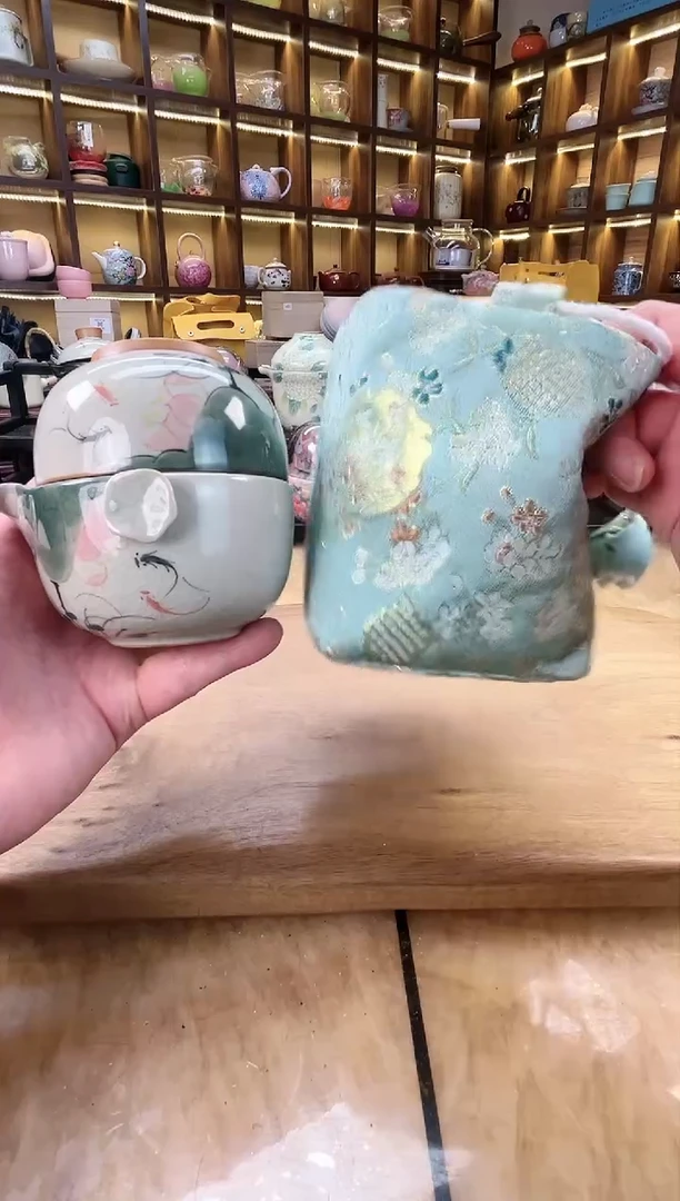 【闪购商品】哥窑荷鱼宝瓶旅行套装（带绿色刺绣包）