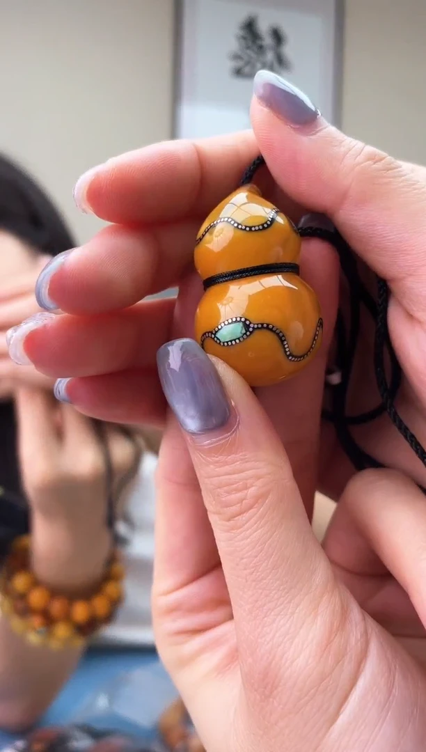 蜜蜡未镶嵌珠宝奇石T011 假一罚十多样性发其一