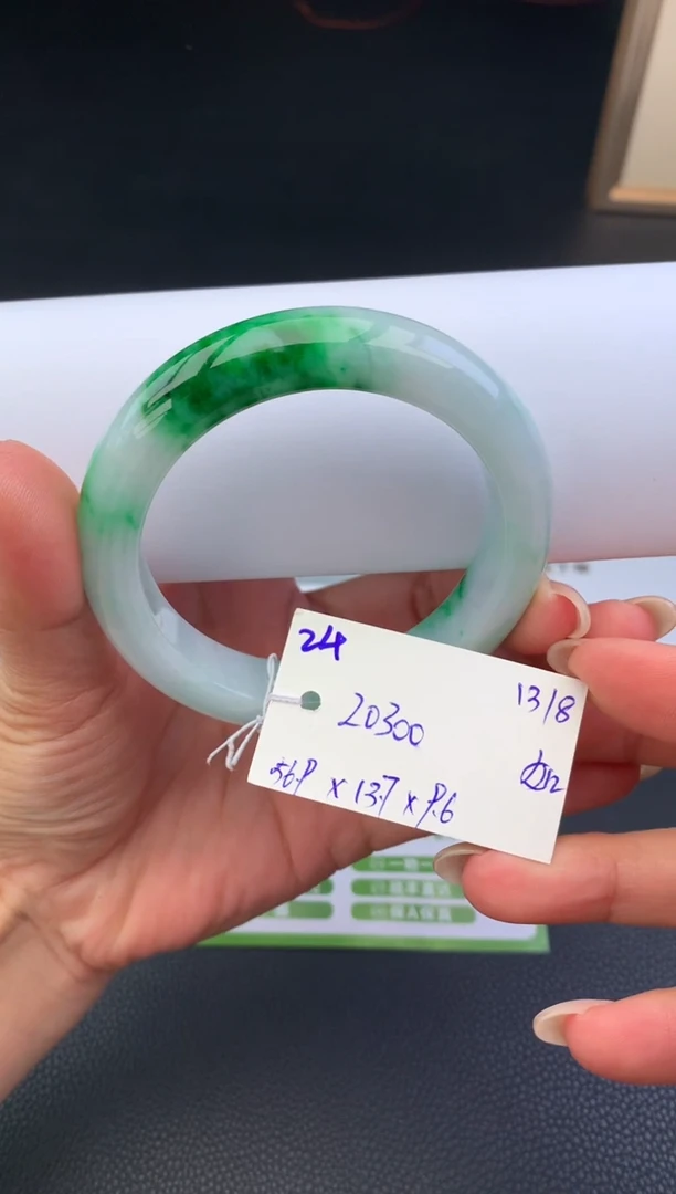 翡翠手镯未镶嵌婉*?手镯订金