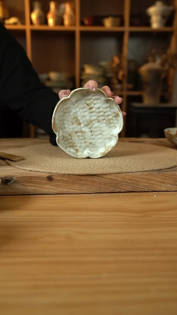 粉影系列的五边花瓣铠甲纹碟1个