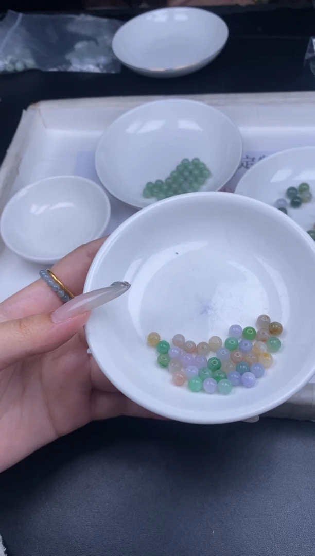 颈饰未镶嵌翡翠散珠批发多样性发货