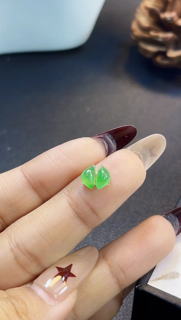 裸石翡翠阿豪03阳绿福瓜一对7.7*3.6*3.2