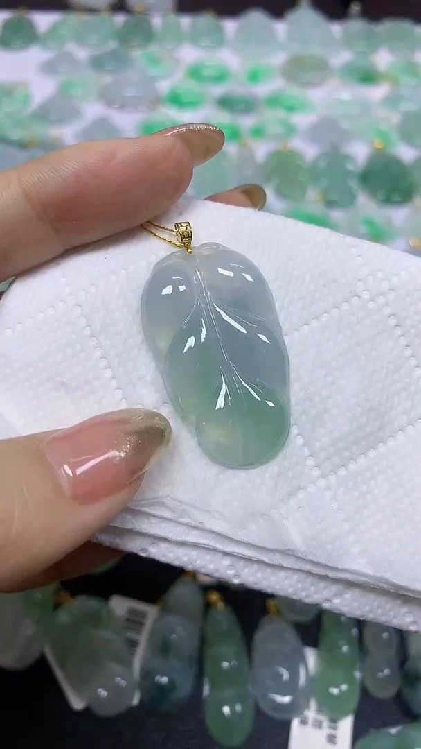 颈饰18K金镶嵌翡翠天然翡翠A货