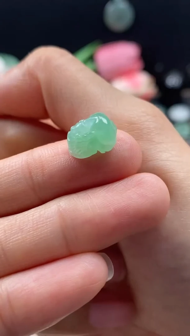 【闪购商品】翡翠颈饰未镶嵌翡翠冰绿裸石