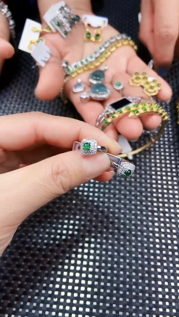 【闪购商品】翡翠耳饰未镶嵌1111111111