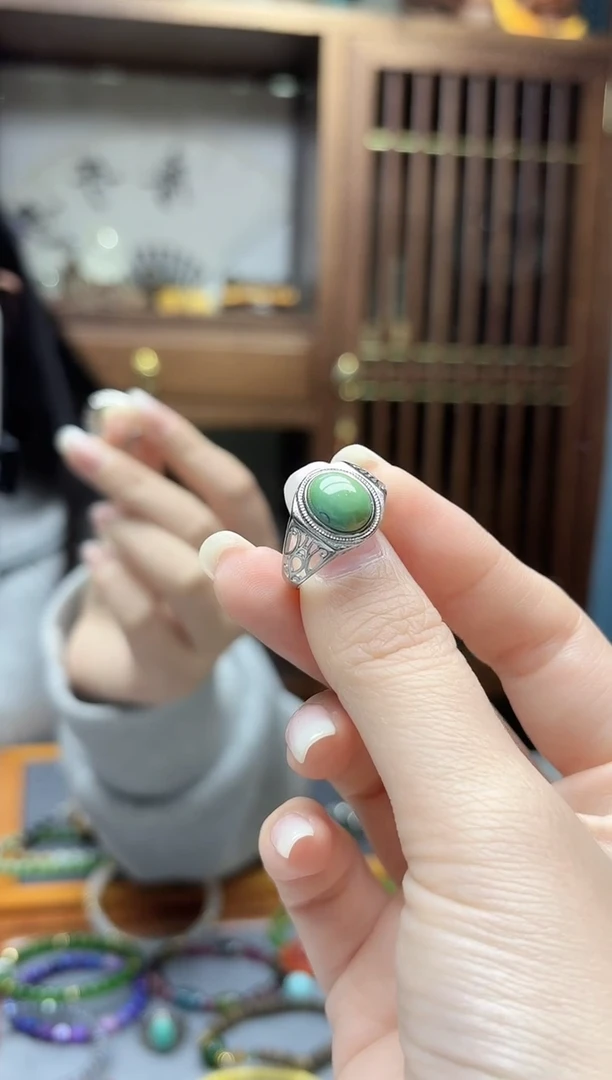 银S925镶嵌绿松石戒指s925银松石蛋面戒指SH