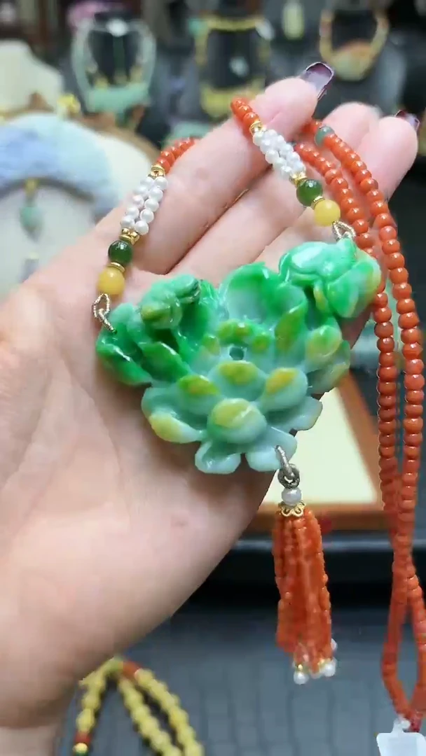 【闪购商品】翡翠颈饰未镶嵌蝶恋花