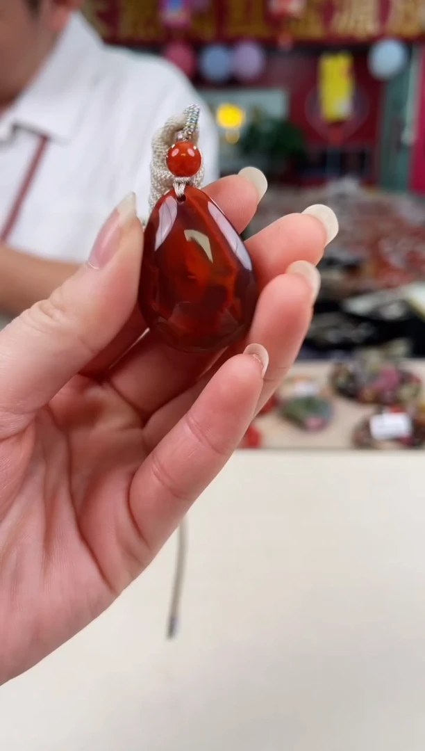 未镶嵌水滴吊坠南红玛瑙一个/条