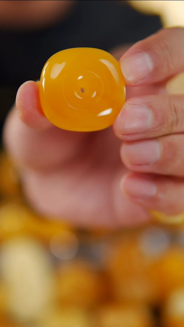 裸石琥珀未镶嵌15.5焦皮方扣