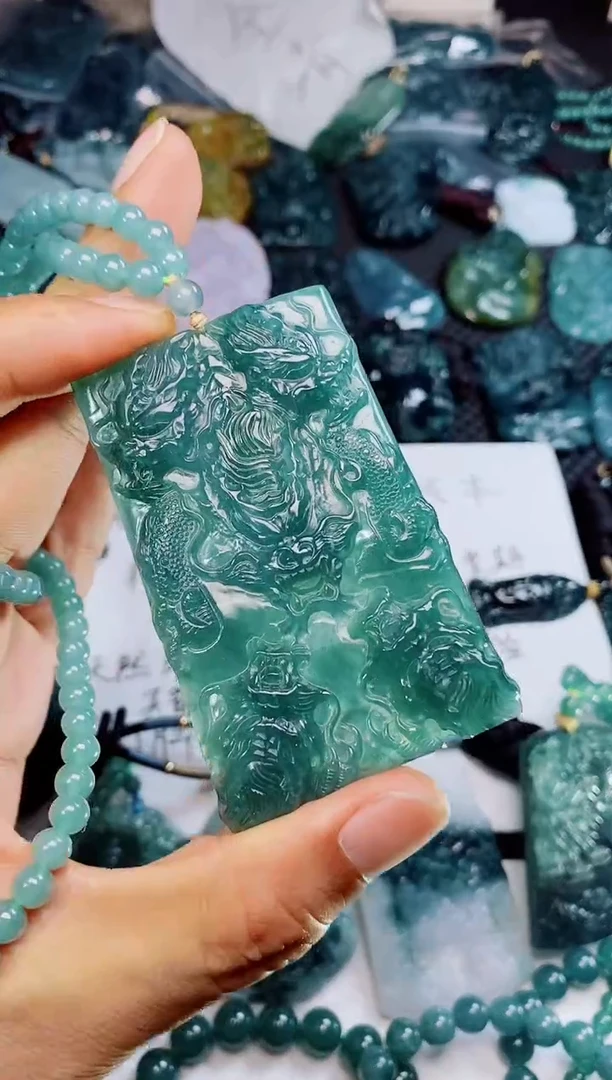 翡翠未镶嵌颈饰