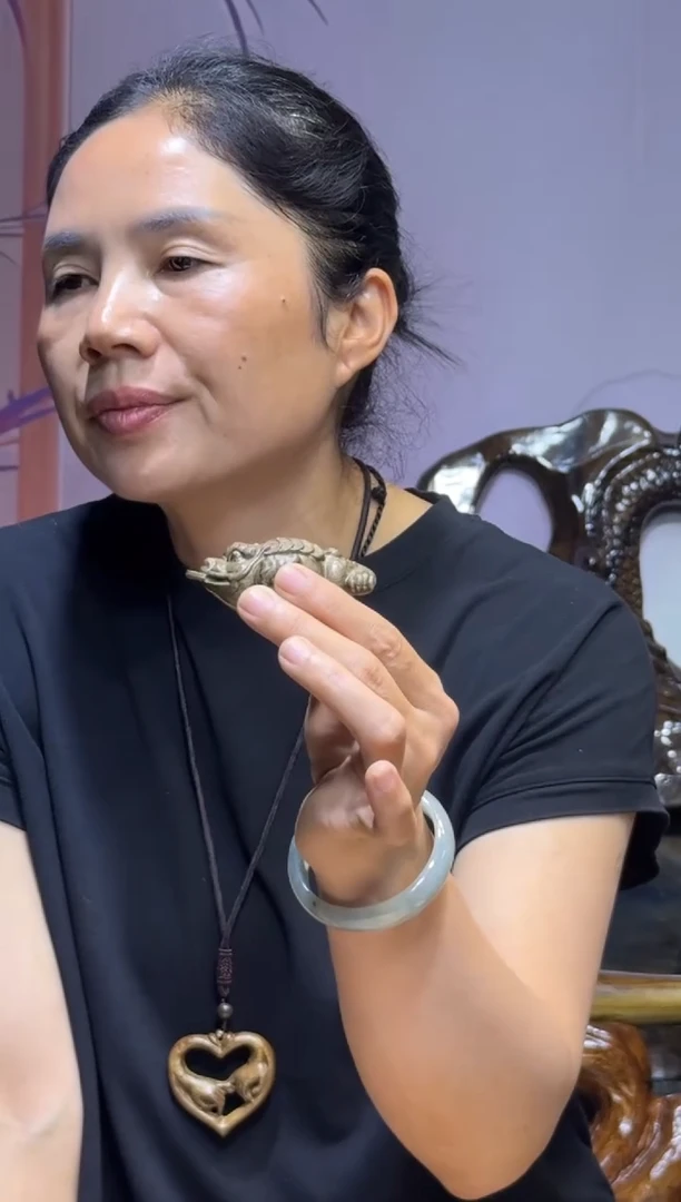 金丝楠金丝楠木雕刻手把件金蟾