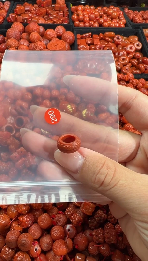 南红玛瑙未镶嵌颈饰1