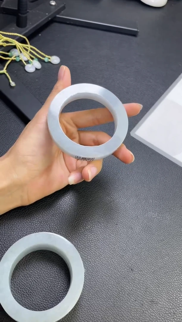 定制翡翠手镯未镶嵌手镯