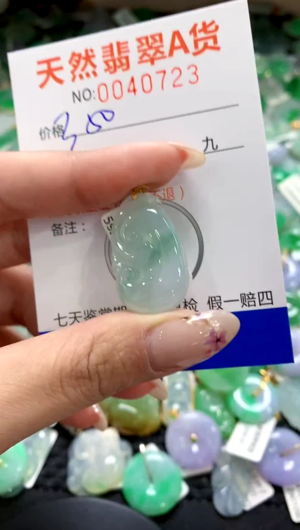 翡翠18K金镶嵌颈饰1111111111111111