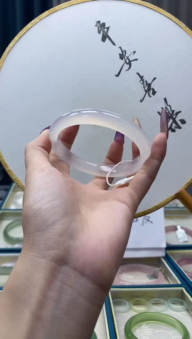 手镯玛瑙/玉髓未镶嵌50-60圈口都有，下单备注圈口
