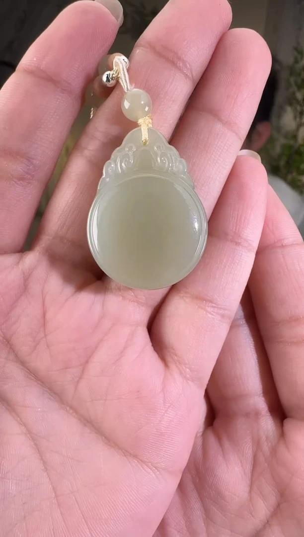 和田玉未镶嵌颈饰无事牌