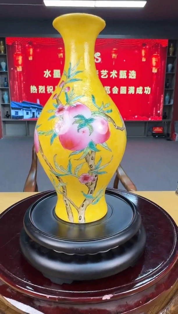 摆件王采老师黄底扒花寿桃橄榄瓶8带证书