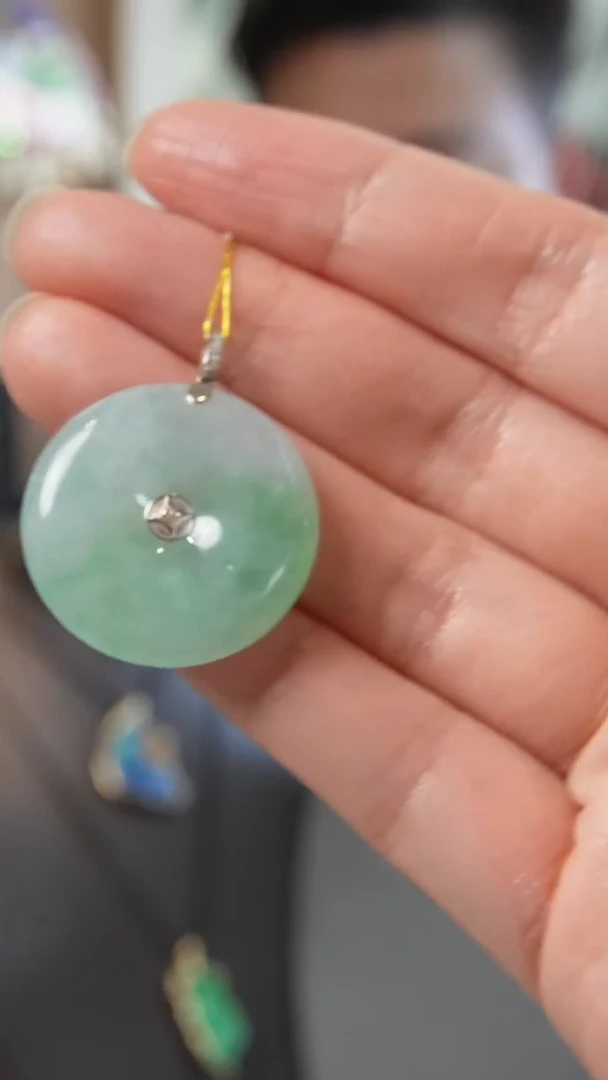 【闪购商品】翡翠吊坠(不含链)18K金镶嵌天然缅甸翡翠吊坠