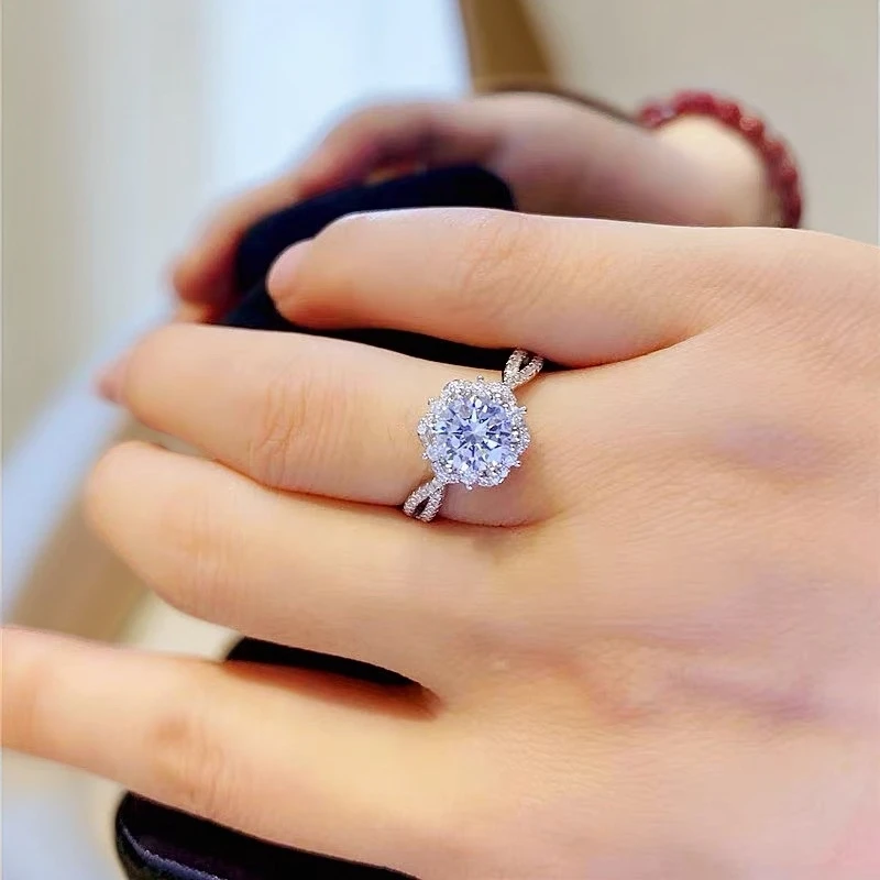 925银莫桑石戒指 艾莎公主2克拉莫桑钻女戒奢华时尚经典婚戒