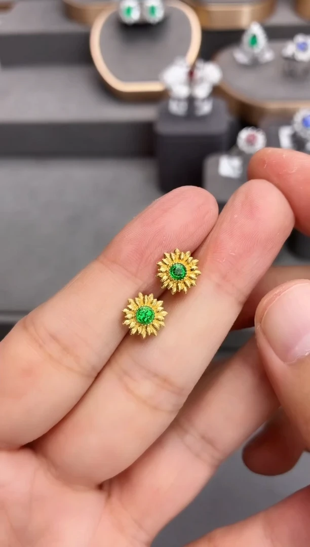 18K金镶嵌耳钉石榴石（沙弗莱）0.33ct/双十一清货价