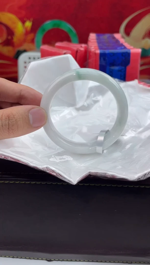 【闪购商品】翡翠手镯未镶嵌11翡翠手镯（微瑕）
