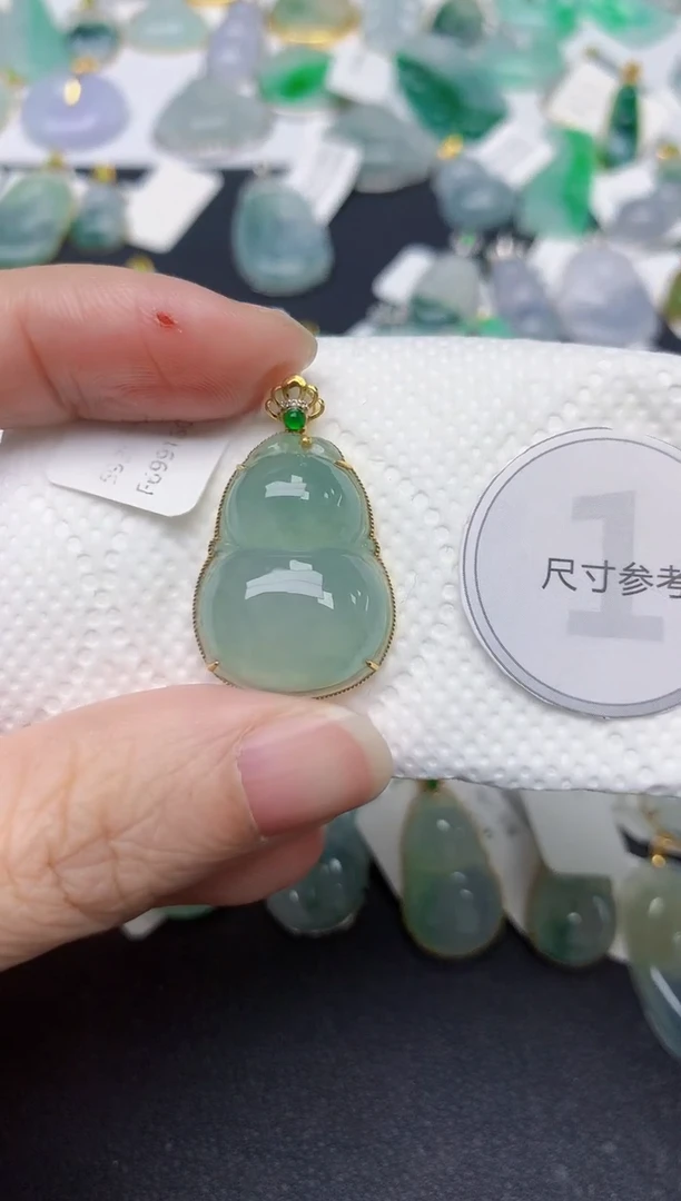 颈饰18K金镶嵌翡翠天然缅甸A货翡翠