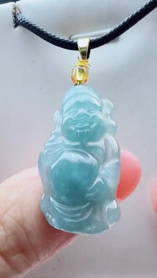 翡翠未镶嵌颈饰多样性发货其中一件