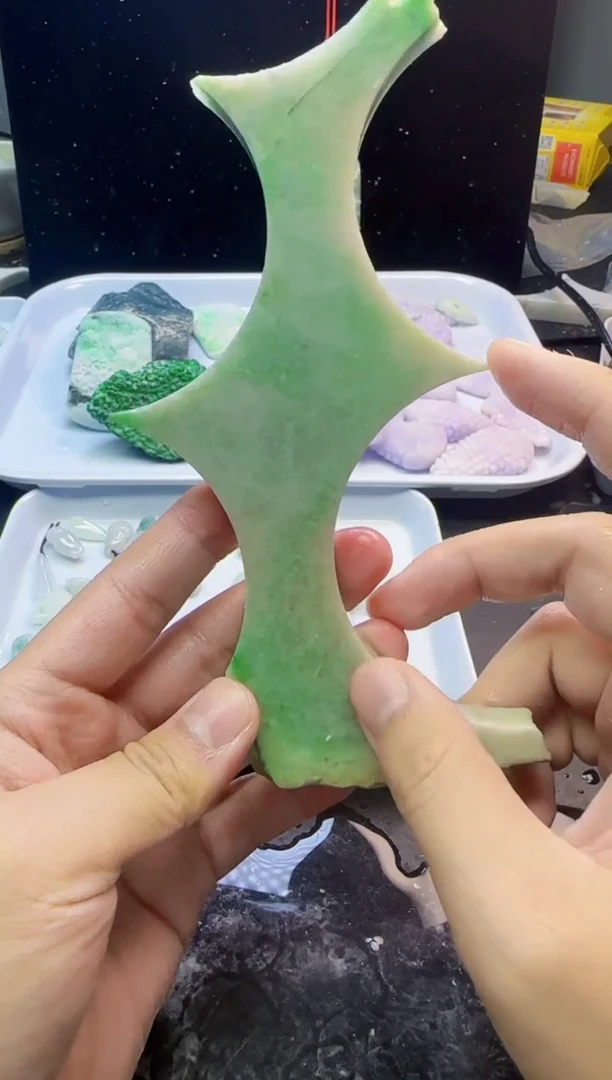 颈饰未镶嵌翡翠相037天然A货翡翠